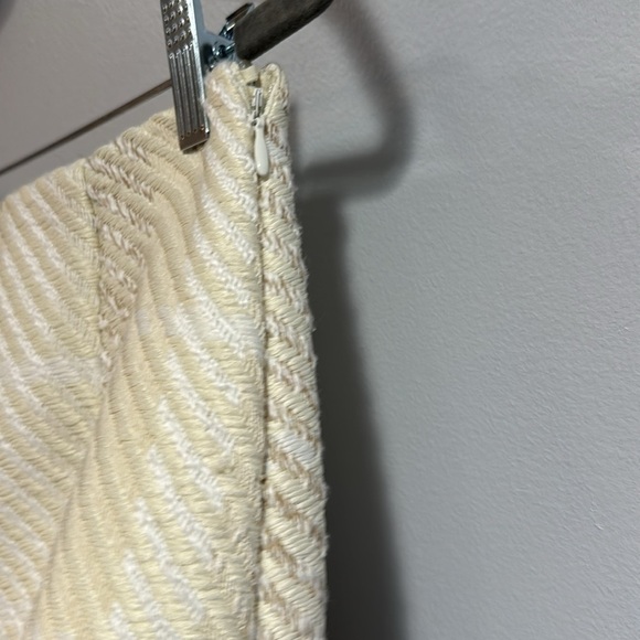 NWT Textured Tweed Cream and White Mini Skirt H & M Size Small - Picture 6 of 8